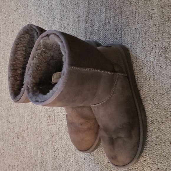 Gray Ugg Short Classic boots size 9 - Picture 2 of 7